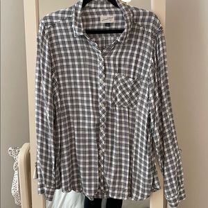 Universal Thread Black and White Button Down